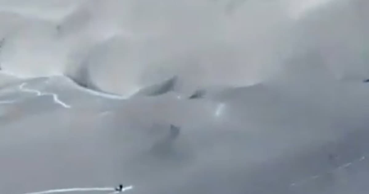Una avalancha sorprendió a dos esquiadores en Chapelco mientras descendían la montaña
