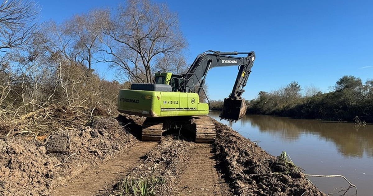 Prevención del Súper Niño: en Escobar limpian y ensanchan 48 kilómetros de arroyos para evitar desbordes