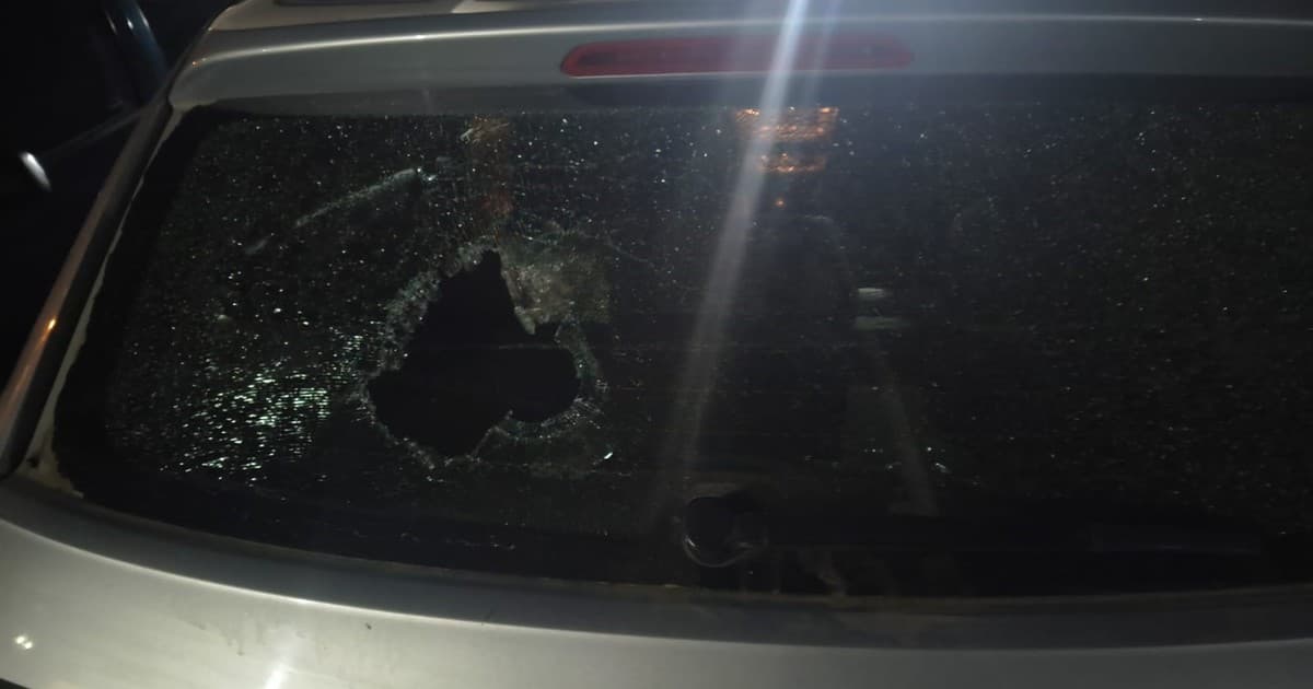 Un policía que trabajaba como Uber mató a un ladrón de 16 años que quiso robarle y la familia del menor lo obligó a llevarlo al hospital