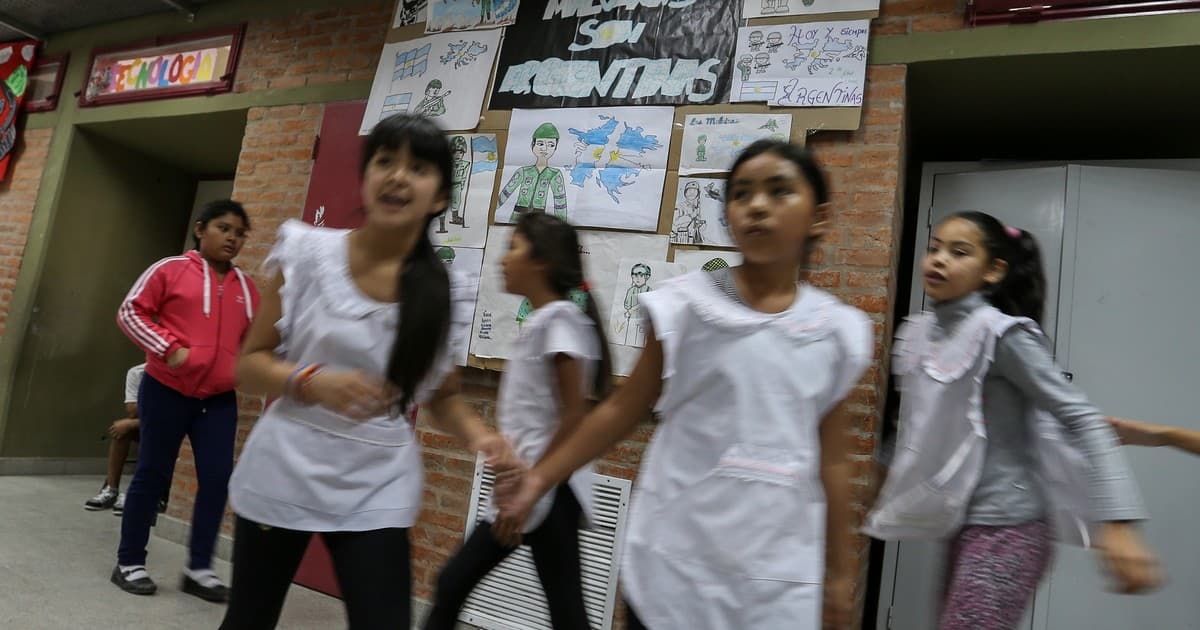 Tras su manto de neblinas... la educación