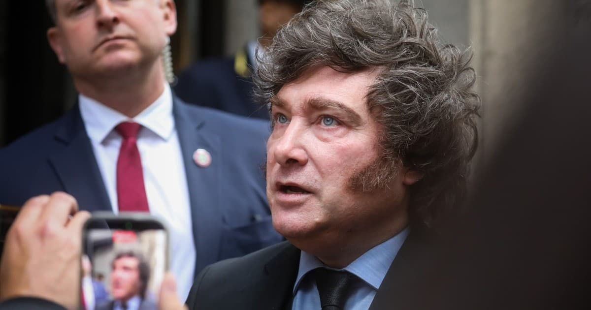 Milei, atrapado entre la grieta política y económica
