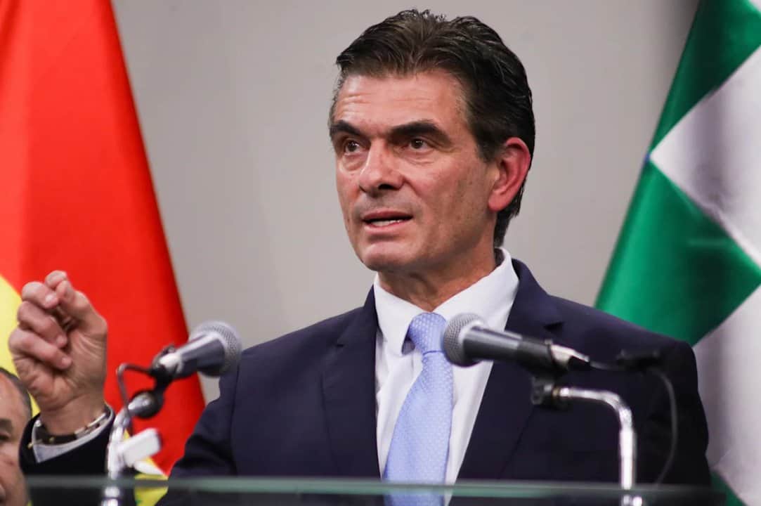 Gobierno de Bolivia interviene petrolera estatal para revisar gestión por crisis de combustibles