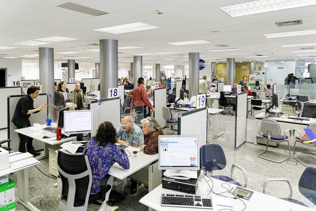El Gobierno oficializó aumentos para estatales y un pago extraordinario de $80.000