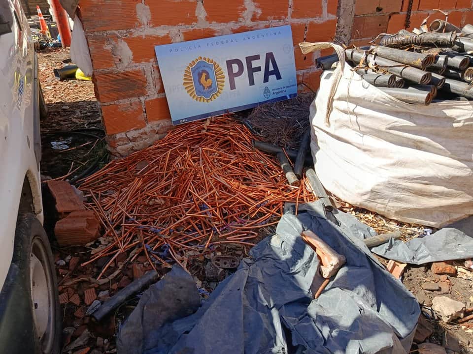 Se hacían pasar por trabajadores de servicios para robar cables en Mar del Plata: seis detenidos
