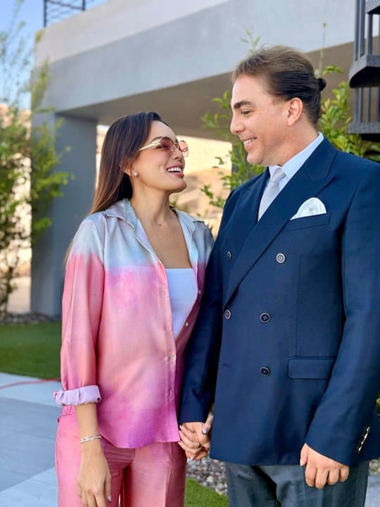Cristian Castro presenta nueva novia y celebra tres meses de noviazgo