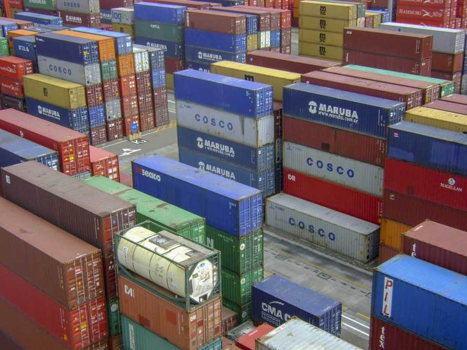 Creció el superávit comercial en agosto pese a la suba de importaciones