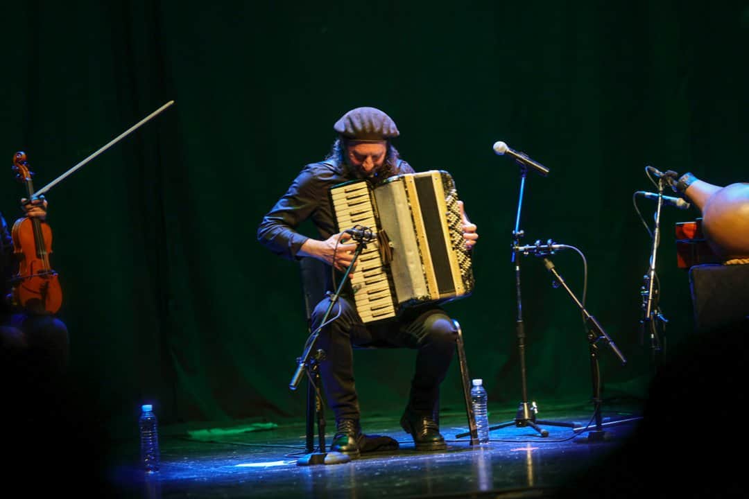 FIMBA 2026: Chango Spasiuk llevó el chamamé a Bariloche en una jornada que terminó a toda orquesta