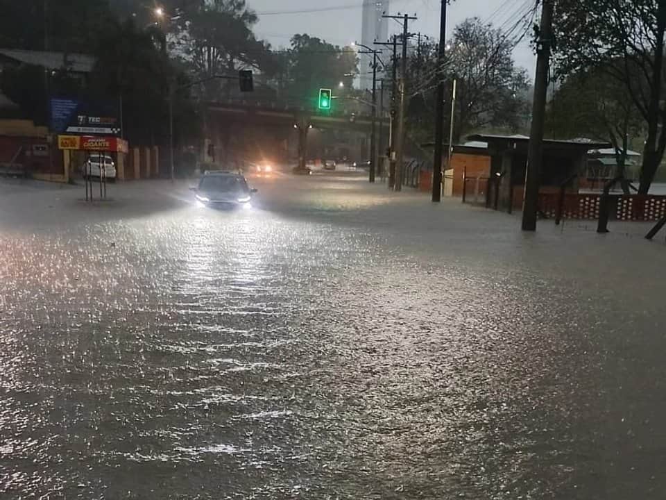 Reportan al menos cuatro desaparecidos por temporal de lluvias y fuertes vientos en sur de Brasil