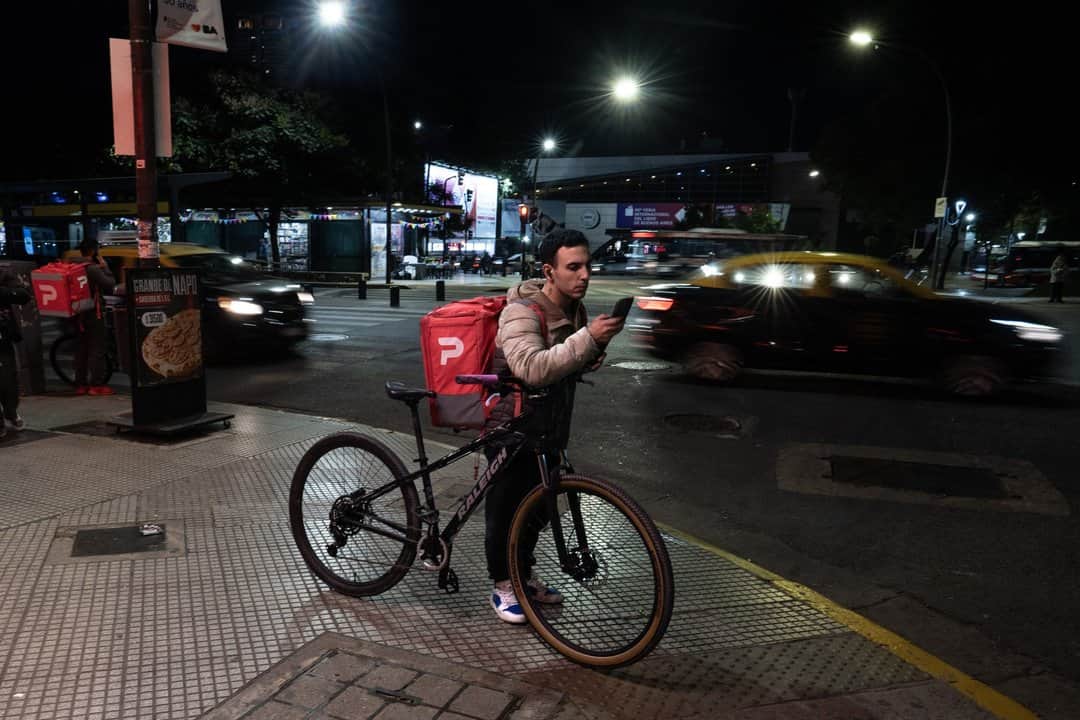 Los ingresos en la Ciudad cayeron frente a la inflación y el empleo informal fue el más golpeado