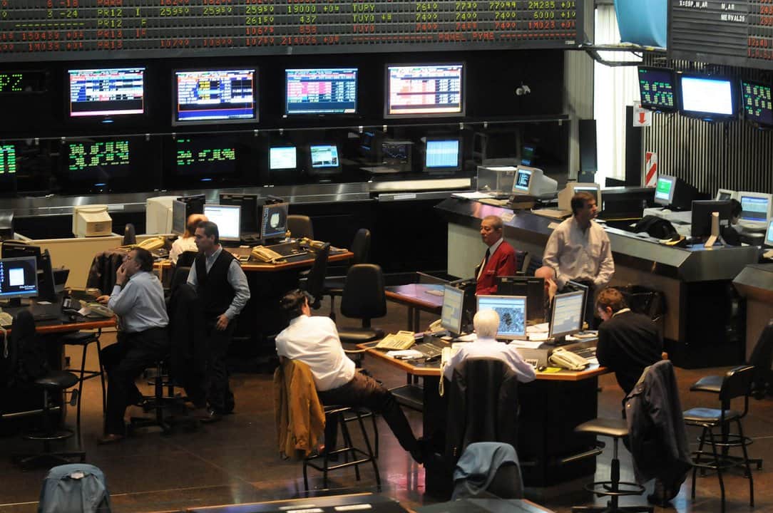 Continúa la escalada del riesgo país y llega a los 570 puntos