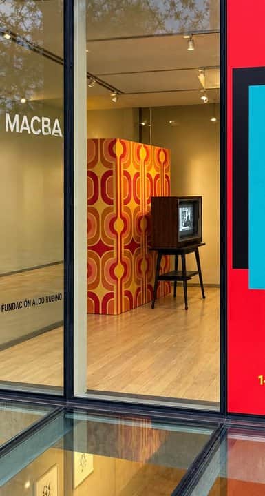 CAOS Global exhibe en el MACBA su nueva instalación audiovisual analógica