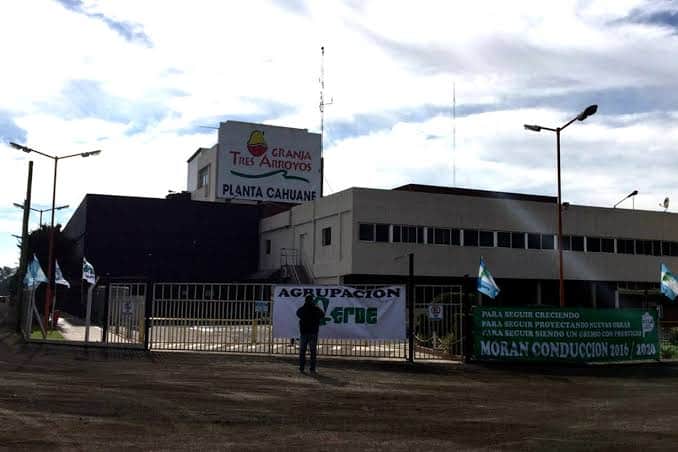 Dictan la inhibición de bienes de Granja Tres Arroyos, Wade y Avex, mientras el grupo avícola pide que se regularice el concurso para evitar un colapso financiero