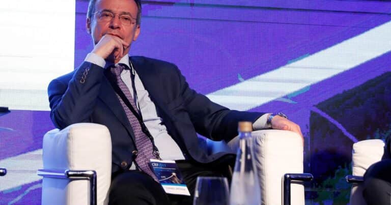Cumbre de economistas: temor al efecto CFK, elogios al «Plan Peluca» y el riesgo de la «tablita» chilena