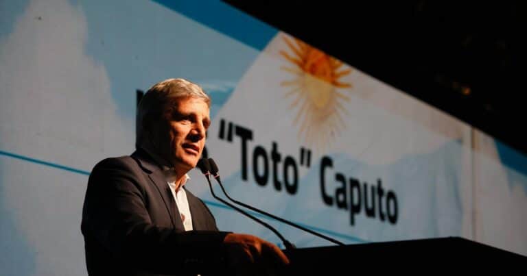 «Quédense tranquilos que vamos a cumplir»: Luis Caputo le explicó al campo por qué el Gobierno no puede eliminar ahora las retenciones