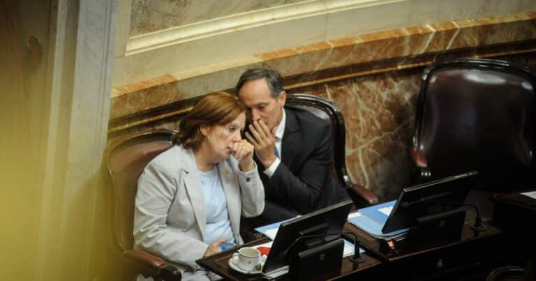 El jefe del bloque de Edgardo Kueider en el Senado no descarta pasarse a las filas de La Libertad Avanza: «Me encantaría poder arreglar»