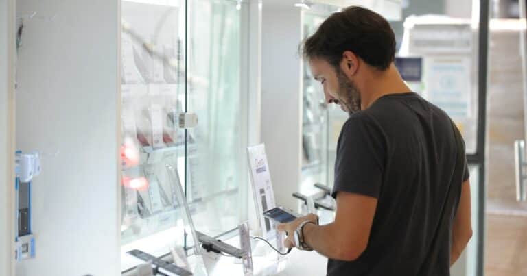 Menos impuestos y más importados: bajaron hasta 34% los precios de la electrónica y de los electrodomésticos