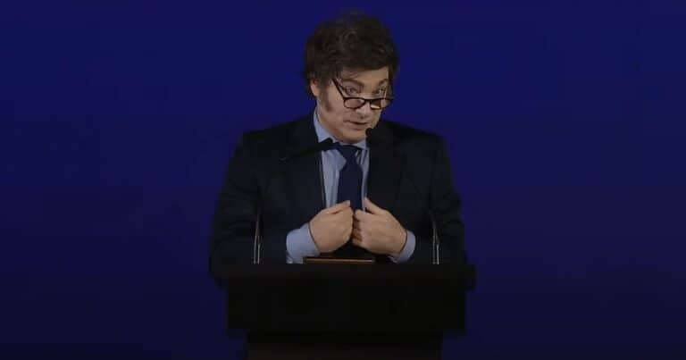 Javier Milei firmó el proyecto de ley Ficha Limpia antes de viajar a Estados Unidos