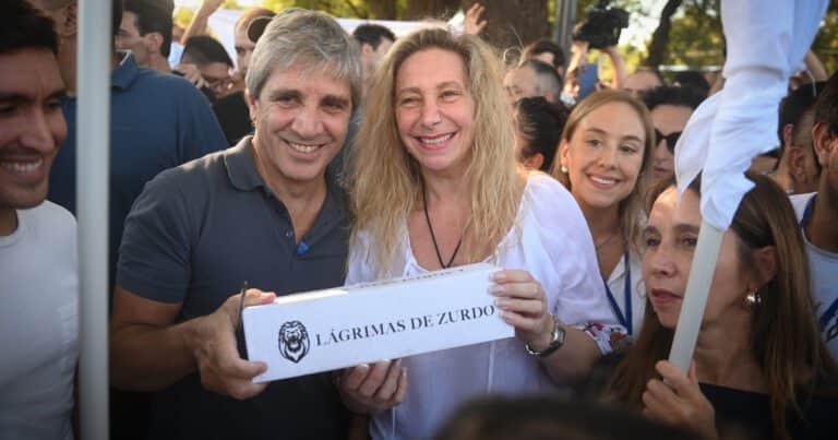 En medio del escándalo cripto, Karina Milei y Luis Caputo salieron a buscar afiliados de LLA en Palermo