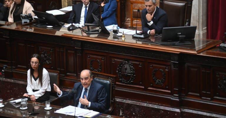 Francos defendió su rol y dijo que Santiago Caputo no tiene «firma ejecutiva»
