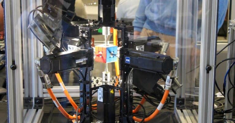 Récord Guinness: diseñaron el robot más veloz en resolver el Cubo Rubik