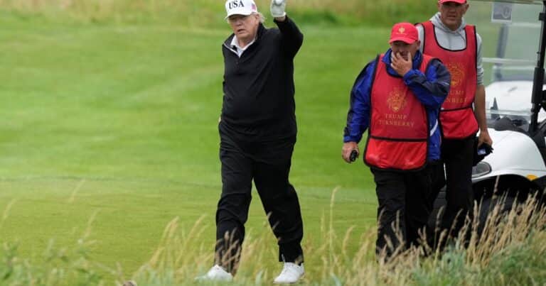 Filmaron a Donald Trump haciendo trampa en un campo de golf de Escocia