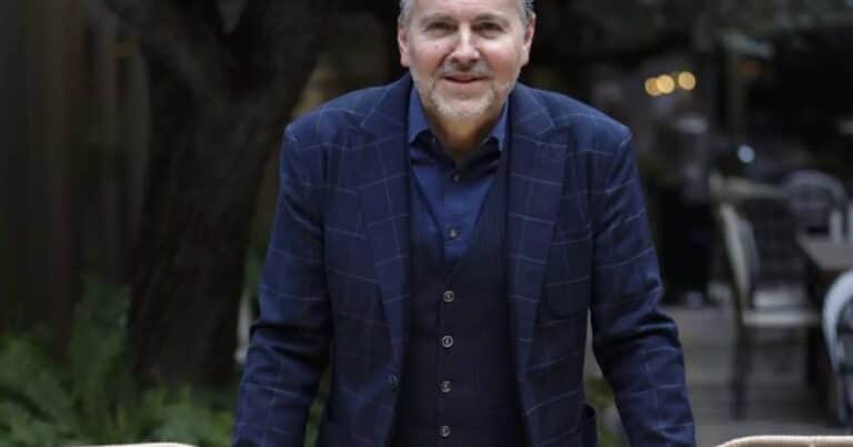 El músico catalán Ramón Gener y su vínculo con el Teatro Colón: prepara una nueva novela sobre la lírica