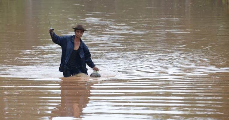 «Se lo llevó el agua»: una joyería perdió 20 kilos de oro y todos buscan el tesoro en medio de una inundación histórica en China