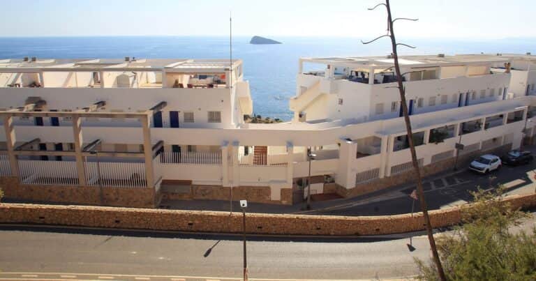 Una mujer asfixió con el cable de una aspiradora a su amiga mientras estaban de vacaciones en España