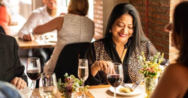 Por qué algunas personas no quieren compartir su comida, según la psicología