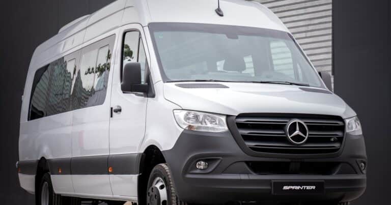 Los dueños locales de Mercedes Benz lanzan una nueva versión de la Sprinter para exportarla a Brasil