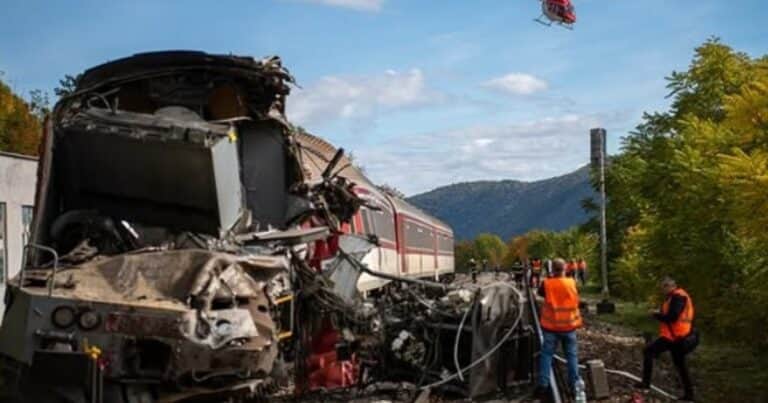 Las fuertes imágenes de un choque de trenes rápidos en Eslovaquia