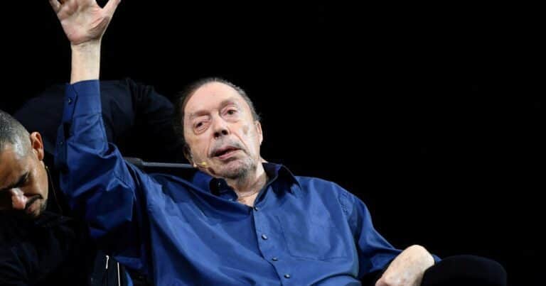 Tim Curry habló de las secuelas que le dejó el ACV: «Estoy en esta silla de ruedas tonta»
