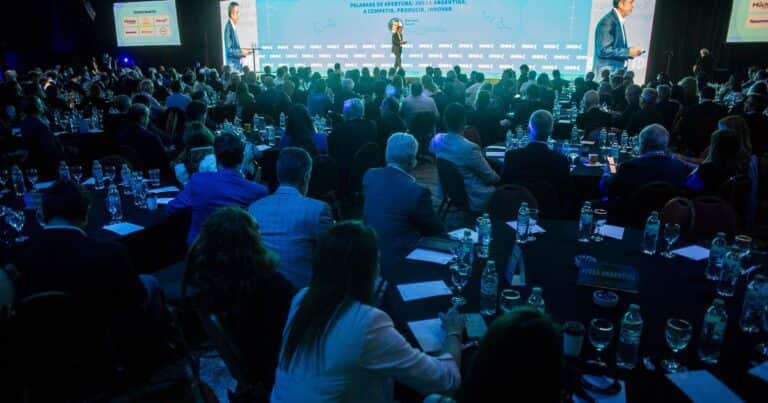 En el Coloquio de IDEA, los empresarios celebraron los anuncios de Bessent