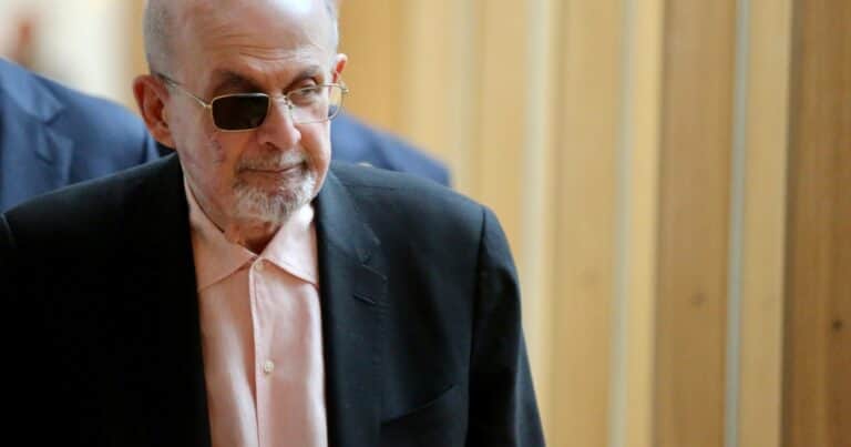 Salman Rushdie cree que vivimos en «la era de la desvergüenza»
