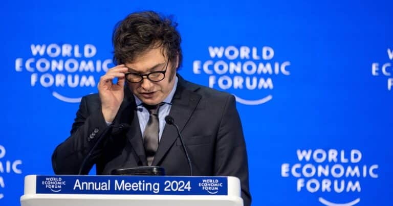El discurso de 25 hojas que Milei piensa llevar a Davos y un maleficio que busca romper