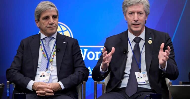 Más allá de las compras del Banco Central, Caputo junta dólares para pagar US$ 1.000 millones de deuda
