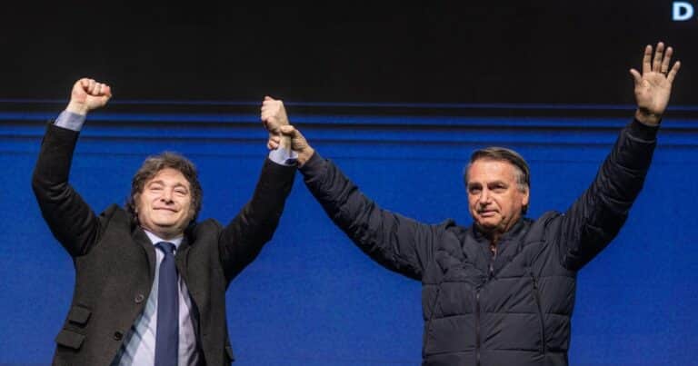 Enfrentado con Lula, Javier Milei cierra filas con los Bolsonaro y recibe elogios: «Sólida brújula moral»