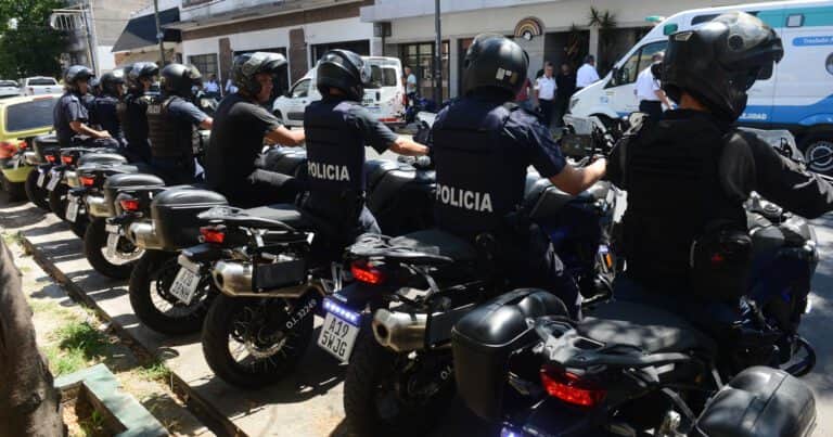 «Dio su vida»: la emotiva despedida de los compañeros del policía atropellado por ladrones en Avellaneda