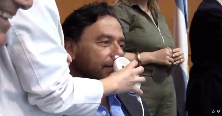 El gobernador de Salta, que impulsa las rinoscopias para sus funcionarios, se hizo el examen y fue transmitido en vivo