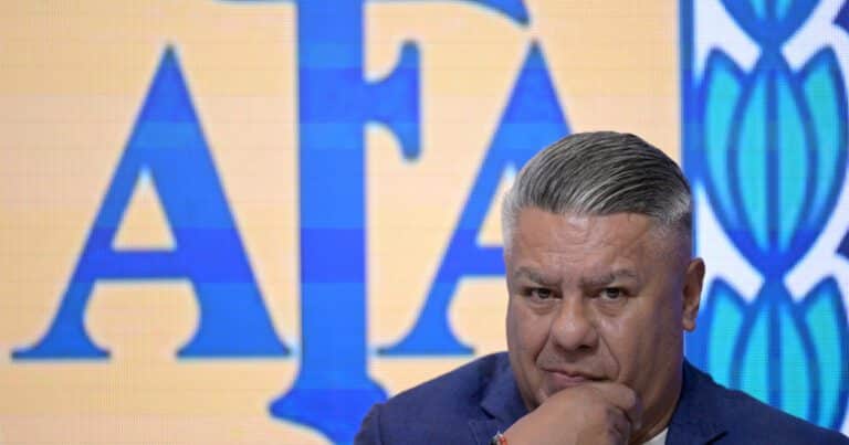 La justicia autorizó a «Chiqui» Tapia a viajar a Colombia y Brasil y deberá pagar cinco millones de pesos