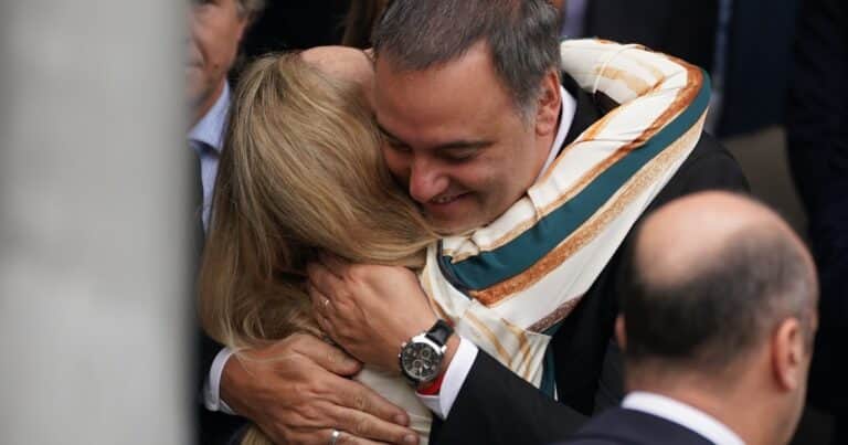 El efecto «catarata» sobre Manuel Adorni y un incómodo nexo con Karina Milei