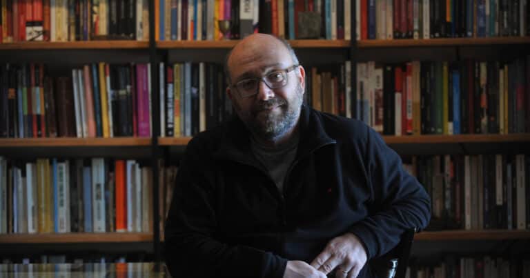 Federico Lorenz: «Los discursos totales y de lógica binaria son muy tramposos»