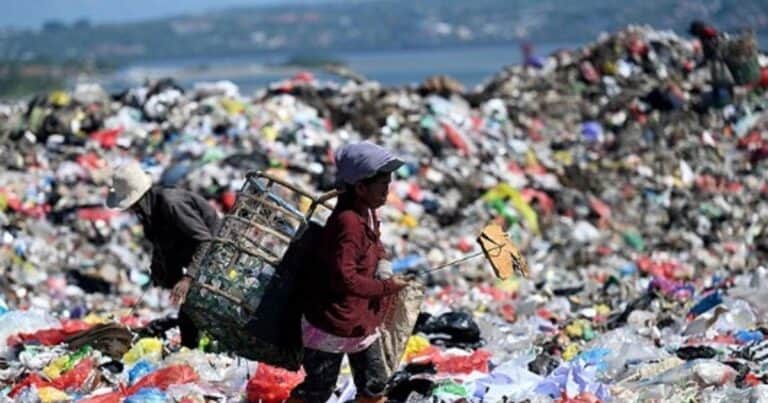 La paradisíaca isla indonesia de Bali se está ahogando en basura