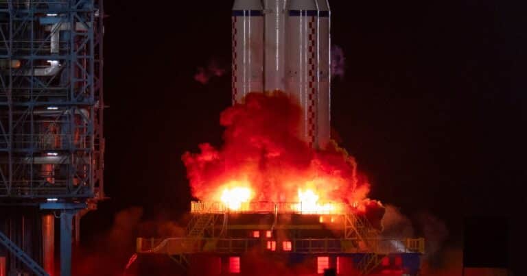 Shenzhou-23, la misión que acerca a China a la Luna: el espectacular despegue del cohete «Larga marcha» con tres astronautas a bordo