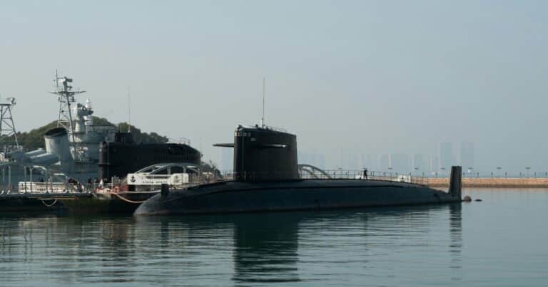 Ausencia de vela y 120 metros de largo: el nuevo submarino indetectable de China