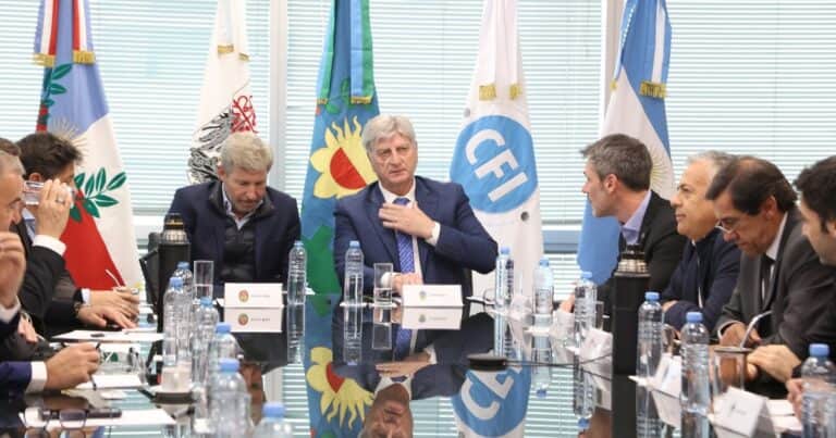 Gobernadores buscarán US$ 1.000 millones hasta fin de año para pagar vencimientos de bonos en dólares