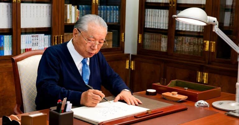 Daisaku Ikeda, filósofo japonés: “La felicidad no es tenerlo todo, sino apreciar lo que tenemos”