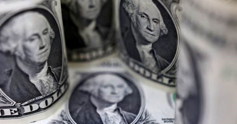El dólar bajó cinco pesos y el Banco Central compró US$ 280 millones en un día