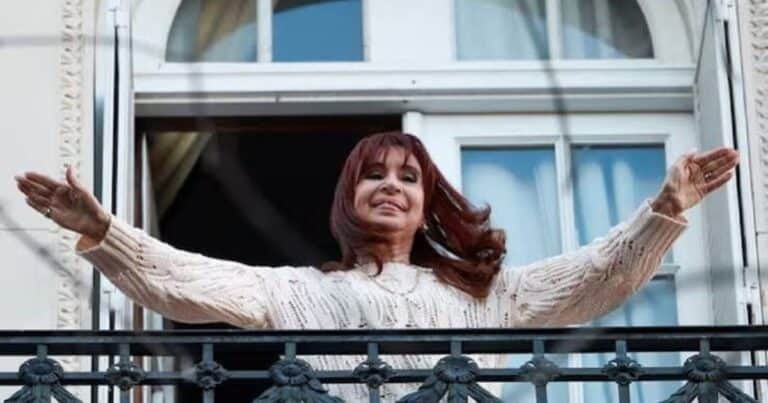 Severa desautorización de la Iglesia a «bautismos comunitarios» frente al domicilio de Cristina