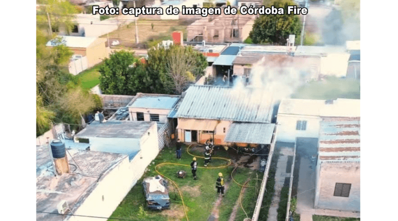 Una familia de barrio Monte Grande sufrió daños totales en su vivienda prefabricada por un incendio